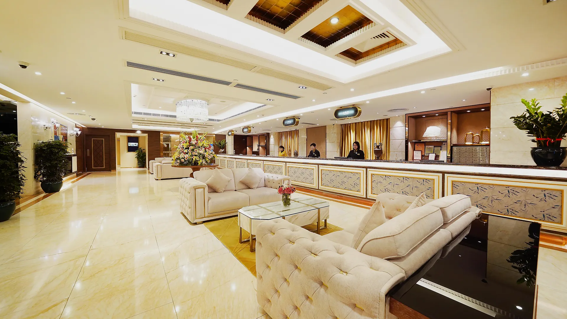 Grand Dragon Hotel Macau 4*,