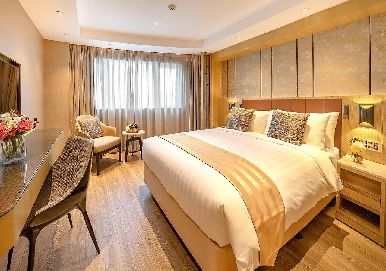 Grand Dragon Hotel Macau 4*,